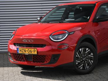 SPOTICAR Fiat 600 Urban 1.2 Hybrid 110pk Automaat Led | Apple Carpla Tweedehands - Suv Benzine Rood - Sittard - 1200277832_2