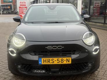 SPOTICAR Fiat 600 Hybrid Urban Automaat|carplay|airco|cruise Tweedehands - Suv Hybride Zwart - Den Helder - 1200285706_2