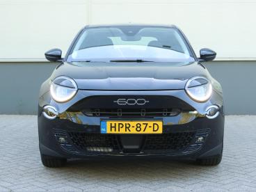 SPOTICAR Fiat 600 1.2 110pk Urban | Camera | Stoelverwarming | Navig Tweedehands - Suv Hybride Zwart - De Meern - 1200292973_5