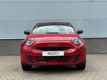 SPOTICAR Fiat 600 Hybrid Turbo Charged 110 Pk Automaat Pop | Winter Tweedehands - Suv Benzine Rood - Doetinchem - 1200293106_2