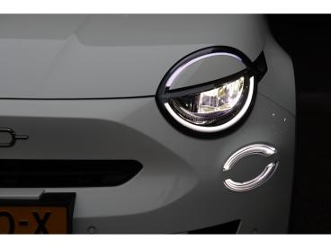 SPOTICAR Fiat 600 1.2 Hybrid Icon / Navigatie / Carplay / Camera / L Tweedehands - Suv Hybride Wit - Huizen - 1200293597_4