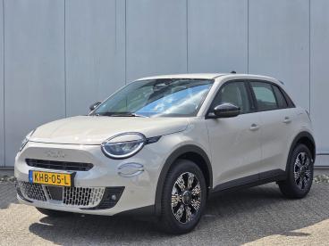 SPOTICAR Fiat 600 110pk Hybrid Icon Automaat | Navigatie | Parkeerca Tweedehands - Suv Benzine Beige - Zutphen - 1200293696_1