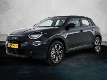 SPOTICAR Fiat 600 1.2 145pk Hybrid Icon Automaat | Apple Carplay/and Tweedehands - Suv Hybride Zwart - Den Bosch - 1200303287_1