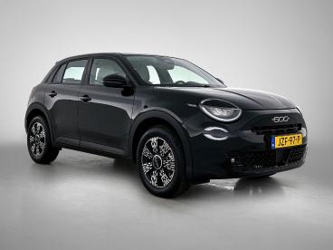 SPOTICAR Fiat 600 1.2 145pk Hybrid Icon Automaat | Apple Carplay/and Tweedehands - Suv Hybride Zwart - Den Bosch - 1200303287_2