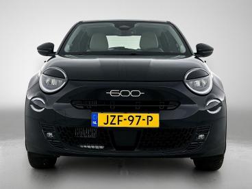 SPOTICAR Fiat 600 1.2 145pk Hybrid Icon Automaat | Apple Carplay/and Tweedehands - Suv Hybride Zwart - Den Bosch - 1200303287_4