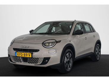 SPOTICAR Fiat 600 1.2 Hybrid Icon Stoelverwarming Keyless Camera Tweedehands - Suv Hybride Grijs - Mijdrecht - 1200303448_1