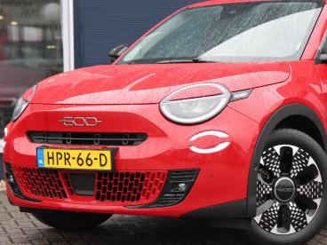SPOTICAR Fiat 600 600e Urban 54 Kwh 407 Km Wltp | Camera | Soh 100% | App Tweedehands - Suv Elektrisch Rood - Nijkerk - 1200287506_5