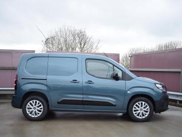 SPOTICAR Fiat Doblo E-doblo L1 50 Kwh | 3-zitplaatsen | Navigatie Incl. Apple Tweedehands - Bedrijfswagen Elektrisch Blauw - Alphen Aan Den Rijn - 1200283712_4