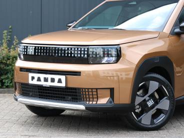 SPOTICAR Fiat Panda Grande La Prima 11 Kw 44 Kwh | Nieuw | Direct Leve Tweedehands -  Elektrisch Bruin - Baarn - 1200272266_5