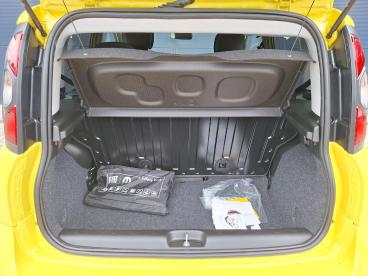 SPOTICAR Fiat Panda 1.0 70pk Pandina | Cruise Control | Airco | Apple Tweedehands -  Hybride Geel - Nijmegen - 1200292137_5