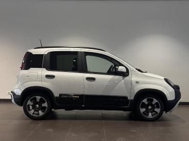 SPOTICAR Fiat Panda Pandina 1.0 Hybrid 70pk | Hoge Instap! | Apple Car Tweedehands -  Hybride Wit - Alblasserdam - 1200295108_4