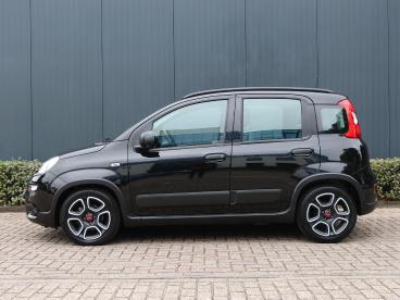 SPOTICAR Fiat Panda 1.0 Hybrid City Life | Airco | 5 Persoons | Blueto Tweedehands -  Hybride Zwart - Baarn - 1200301325_3