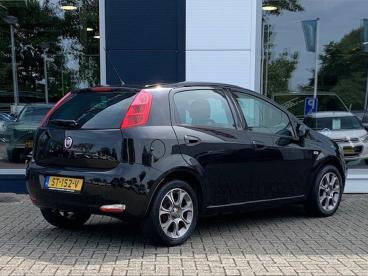 SPOTICAR Fiat Punto 0.9 Twinair Turbo 100pk 5-drs Sempre | Navigatie | Tweedehands -  Benzine Zwart - Arnhem - 1200274778_3