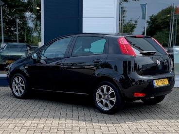 SPOTICAR Fiat Punto 0.9 Twinair Turbo 100pk 5-drs Sempre | Navigatie | Tweedehands -  Benzine Zwart - Arnhem - 1200274778_4