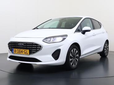 SPOTICAR Ford Fiesta 125pk Hybrid Titanium | 1ste Eigenaar | Trekhaak | Tweedehands -  Benzine Wit - Oirschot - 1200303375_1