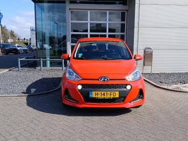 SPOTICAR Hyundai I10 1.0i 66pk Comfort | Navigatie | Airco | Parkeersen Tweedehands -  Benzine Rood - Venray - 1200274896_2