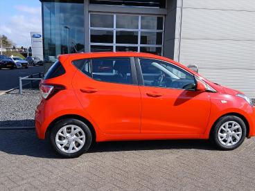 SPOTICAR Hyundai I10 1.0i 66pk Comfort | Navigatie | Airco | Parkeersen Tweedehands -  Benzine Rood - Venray - 1200274896_4