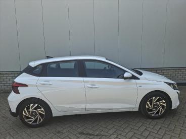 SPOTICAR Hyundai I20 1.0 T-gdi Mhev 100pk Dct Automaat I Comfort Smart Tweedehands -  Hybride Wit - Venray - 1200271642_5