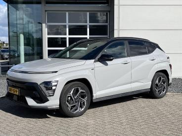SPOTICAR Hyundai Kona 1.6 Gdi Hev 141pk Dct N-line | Navigatie | Apple/ Tweedehands - Suv Hybride Grijs - Venray - 1200278389_2