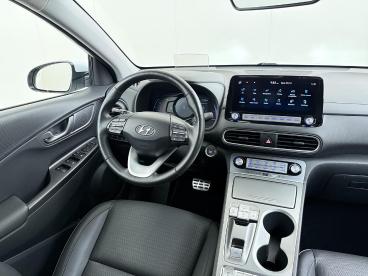 SPOTICAR Hyundai Kona Premium 64kwh | 1ste Eigenaar | Accu 99% | Trekhaa Tweedehands - Suv Elektrisch Wit - Uden - 1200303442_4