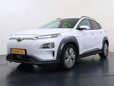SPOTICAR Hyundai Kona Premium 64kwh | 1ste Eigenaar | Accu 99% | Trekhaa Tweedehands - Suv Elektrisch Wit - Oirschot - 1200303673_1