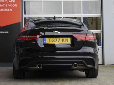SPOTICAR Jaguar Xe 2.0 P250 Se | 1800 Kg Trekgewicht | Apple Carplay/ Tweedehands - Sedan Benzine Zwart - Sneek - 1200279979_3