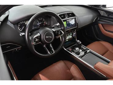 SPOTICAR Jaguar Xe 2.0 P250 R-dynamic S Meridian Stuur-stoelverwarmin Tweedehands - Sedan Benzine Zwart - Mijdrecht - 1200293770_5