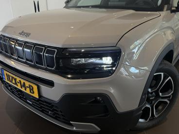 SPOTICAR Jeep Avenger Summit Ev 54kwh 156pk | Pano | Leder | Stoelverw. Tweedehands - Suv Elektrisch Grijs - Dordrecht - 1200277168_2