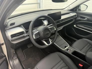 SPOTICAR Jeep Avenger Summit Ev 54kwh 156pk | Pano | Leder | Stoelverw. Tweedehands - Suv Elektrisch Grijs - Dordrecht - 1200277168_4