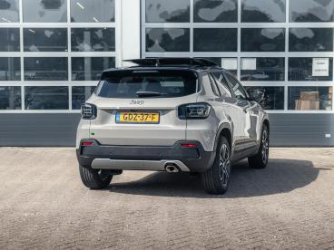 SPOTICAR Jeep Avenger 1.2 E-hybrid Summit | Leder & Winter Pack | Schuif Tweedehands - Suv Hybride Beige - Waddinxveen - 1200296424_5