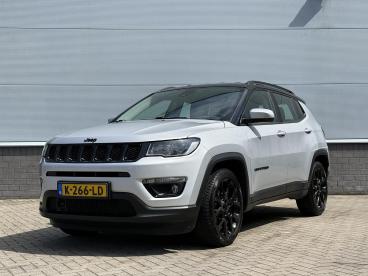SPOTICAR Jeep Compass 1.3t Night Eagle Liberty Edition | Trekhaak | Crui Tweedehands - Suv Benzine Grijs - Doetinchem - 1200297107_1