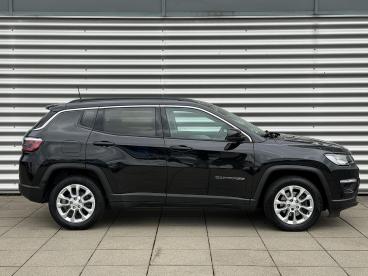 SPOTICAR Jeep Compass 1.3t Longitude | All Season Banden | Achteruitrijc Tweedehands - Suv Benzine Zwart - Velp - 1200301334_4