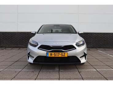 SPOTICAR Kia Ceed Cee-d 1.0 T-gdi Dynamicplusline * Stuur-stoelverwarming Tweedehands - Hatchback Benzine Grijs - Almere - 1200278711_2