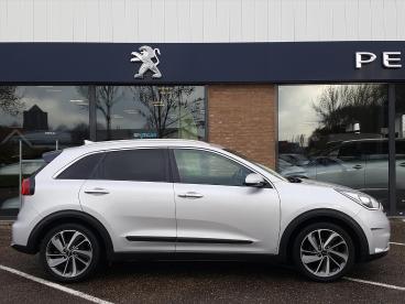 SPOTICAR Kia Niro 1.6 Gdi Hybrid 141pk Dct6 Executiveline | Navi | B Tweedehands - Suv Hybride Grijs - Zierikzee - 1200280610_2