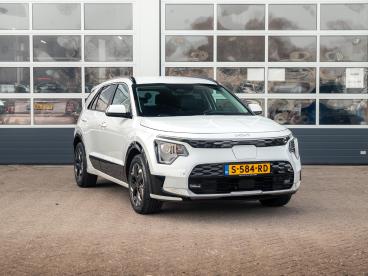 SPOTICAR Kia Niro Dynamicline 64.8 Kwh L Navigatie L Apple Carplay & Tweedehands - Suv Elektrisch Wit - Waddinxveen - 1200288746_3