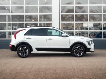 SPOTICAR Kia Niro Dynamicline 64.8 Kwh L Navigatie L Apple Carplay & Tweedehands - Suv Elektrisch Wit - Waddinxveen - 1200288746_4