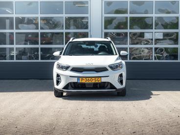 SPOTICAR Kia Stonic 1.0 T-gdi Mhev Dynamicline Tweedehands - Suv Benzine Wit - Waddinxveen - 1200293166_2
