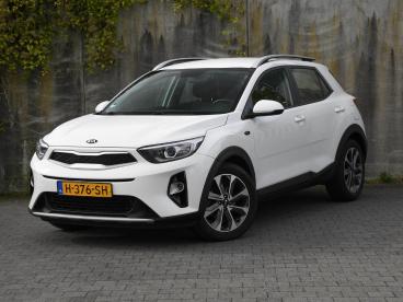 SPOTICAR Kia Stonic Dynamicline 1.0 T-gdi 100pk 17''lm | Camera | Navi Tweedehands - Suv Benzine Wit - Heerlen - 1200302159_1