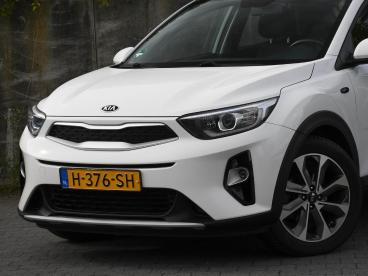 SPOTICAR Kia Stonic Dynamicline 1.0 T-gdi 100pk 17''lm | Camera | Navi Tweedehands - Suv Benzine Wit - Heerlen - 1200302159_2