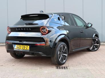 SPOTICAR Lancia Ypsilon 1.2 110pk Hybrid Lx | Navigatie | Dodehoekbewaking Tweedehands -  Hybride Zwart - Nijkerk - 1200276253_3