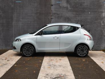 SPOTICAR Lancia Ypsilon Gold 1.0 Mild-hybrid 70pk 11.161 Km | Dab | Achter Tweedehands -  Hybride Blauw - Sittard - 1200280759_3