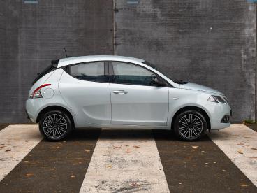 SPOTICAR Lancia Ypsilon Gold 1.0 Mild-hybrid 70pk 11.161 Km | Dab | Achter Tweedehands -  Hybride Blauw - Sittard - 1200280759_4