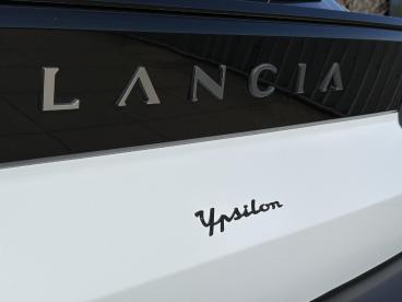 SPOTICAR Lancia Ypsilon 1.2 Turbo Hybrid Hf Line 110pk | Sala | Navigatie Tweedehands -  Hybride Bruin - Velp - 1200301622_5
