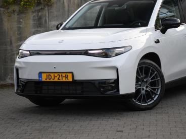 SPOTICAR Leapmotor C10 Reev Design 28.4 Kwh 215pk Automaat Pano-dak | Led Tweedehands - Suv Plugin Hybrid Wit - Heerlen - 1200280565_2