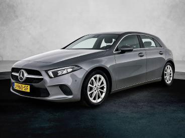 SPOTICAR Mercedes Classe A 180 1.3 Premium Plus 136pk | Navigatie | Climate C Tweedehands - Hatchback Benzine Grijs - Oirschot - 1200291229_1