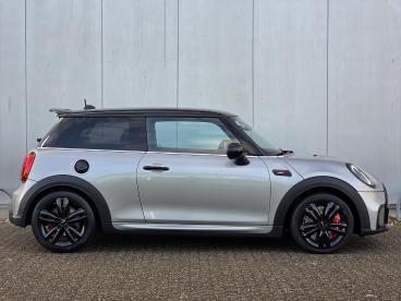 SPOTICAR Mini Cooper John Works 2.0 231pk Automaat | Navigatie | Harman Tweedehands - Hatchback Benzine Grijs - Zutphen - 1200284155_4