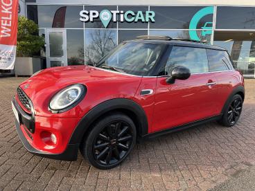 SPOTICAR Mini Cooper 1.5 136 Pk Chili M6 3 Deurs Tweedehands - Hatchback Benzine Rood - Krimpen Aan Den Ijssel - 1200285394_1