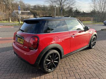 SPOTICAR Mini Cooper 1.5 136 Pk Chili M6 3 Deurs Tweedehands - Hatchback Benzine Rood - Krimpen Aan Den Ijssel - 1200285394_4
