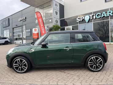 SPOTICAR Mini Cooper 1.5 Chili Serious Business Automaat Keyless Tweedehands - Hatchback Benzine Groen - Krimpen Aan Den Ijssel - 1200288376_2