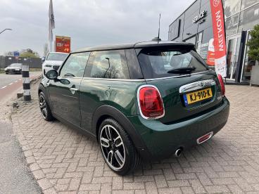 SPOTICAR Mini Cooper 1.5 Chili Serious Business Automaat Keyless Tweedehands - Hatchback Benzine Groen - Krimpen Aan Den Ijssel - 1200288376_3